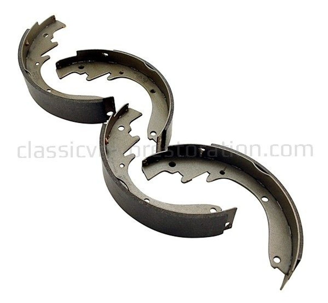 Bremsbacken vorne mit Trommeln